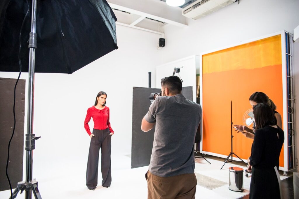 fotógrafo comercial em Belo Horizonte Filipe Rivelli trabalhando